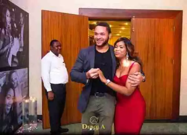 Man Flies In From Abroad, Surprises His Babe With Marriage Proposal. See What She Did